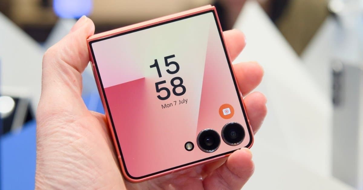 Trên tay Galaxy Z Flip 7: Màn hình phụ tràn viền, thiết kế mỏng nhẹ ấn tượng