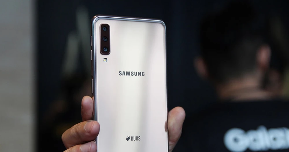 Samsung Galaxy A7 (2018) pin 3300 mAh sử dụng được bao lâu?
