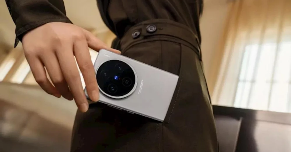 Ảnh trên tay chính thức của Vivo X100s lộ diện trước thềm ra mắt