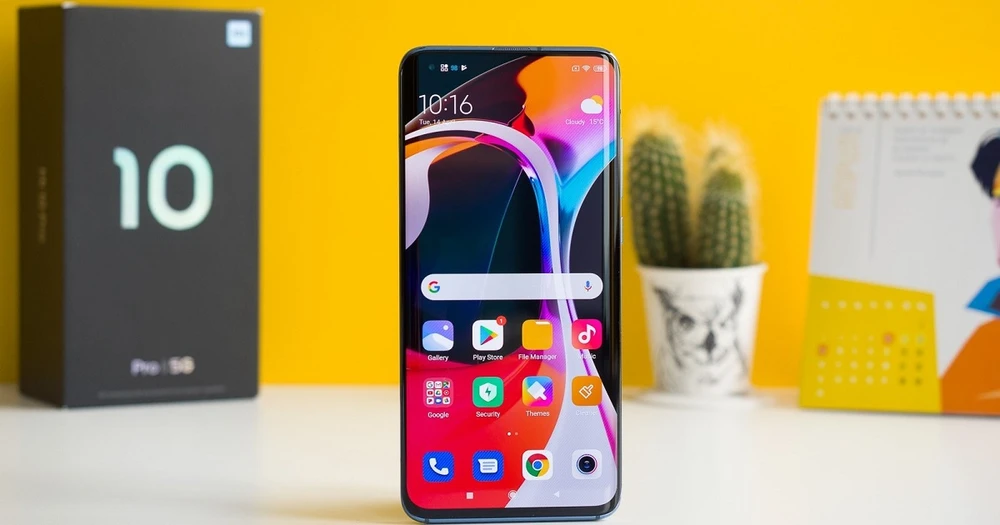 So sánh Xiaomi Mi 10 và Mi 10 Pro - Bản tiêu chuẩn so với bản Pro đều có cùng cấu hình thì lấy gì để phân biệt ?