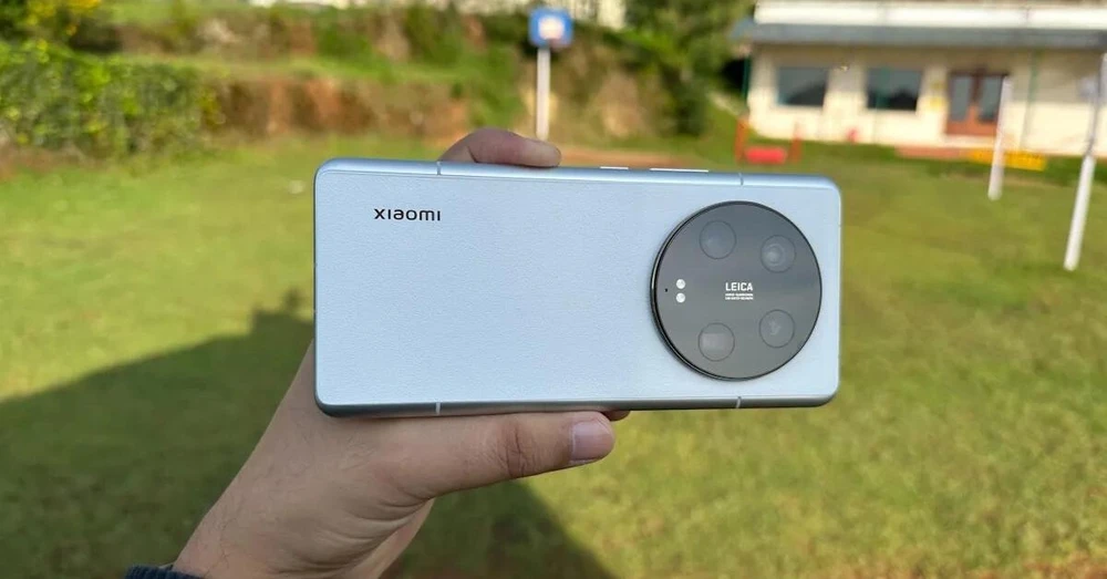 Thiết kế của Xiaomi 14 Ultra tiếp tục rò rỉ, sở hữu màn hình cong OLED
