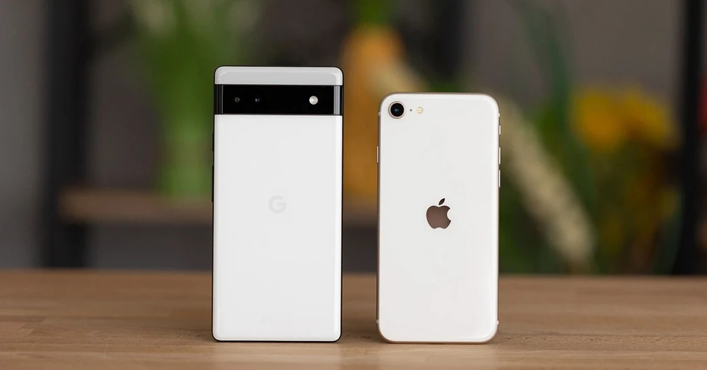 Google Pixel 6a vs iPhone SE 2022: Chọn điện thoại Google hay Apple?
