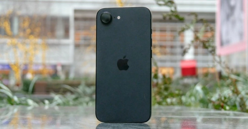 Giá iPhone 16e bao nhiêu? Có đáng để 'xuống tiền' hay không?