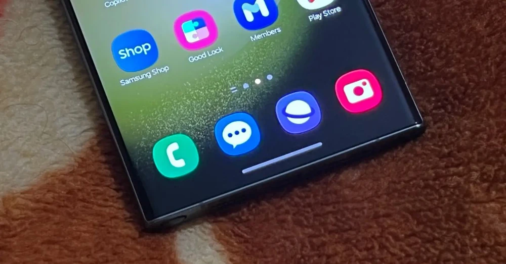 Cách ẩn thanh điều hướng trên One UI 6.1 khi Samsung gỡ bỏ cài đặt?
