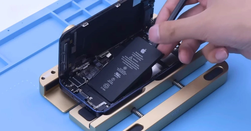 Thay pin iPhone ở đâu tốt, chính hãng? Địa chỉ thay pin iPhone uy tín