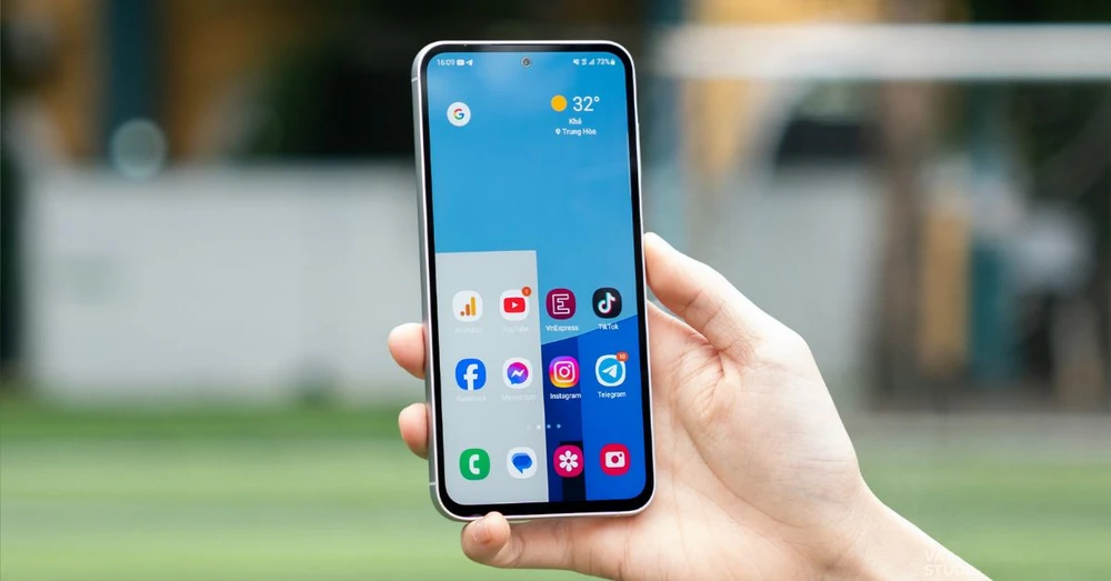 Xuất hiện bản dummy của Samsung Galaxy S24 FE cho thấy thiết kế viền màn hình dày hơn!