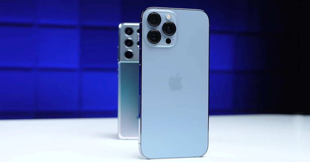 So sánh thời lượng pin iPhone 13 Pro Max và Galaxy S21 Ultra