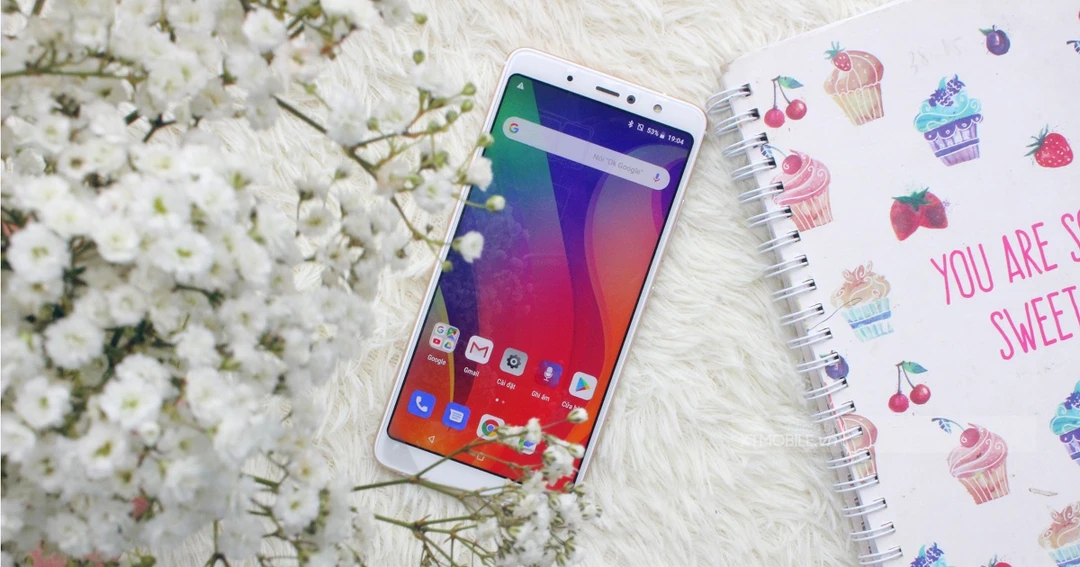 Trên tay Vsmart Active 1 trắng Ngọc Trinh tại XTmobile có gì?