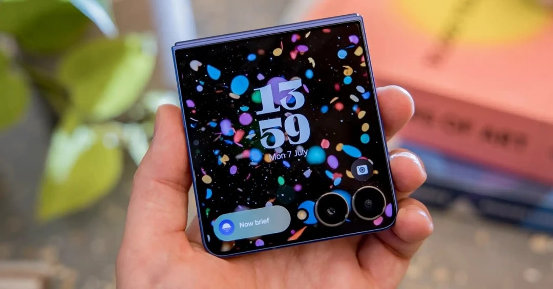 Cách sử dụng Now Bar, Now Brief trên màn hình ngoài Galaxy Z Flip 7