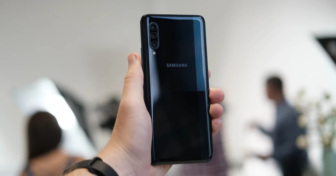 Có nên mua Galaxy A90 trong năm 2024, giá chỉ từ 3 triệu đồng?