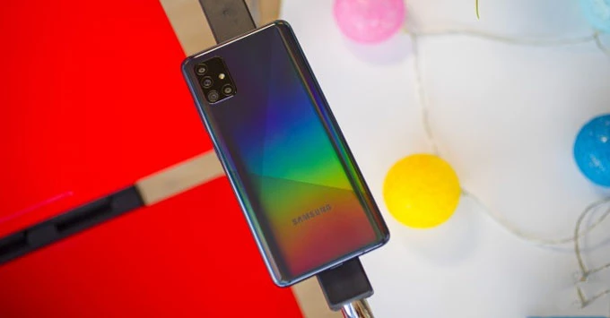 Dân tình dậy sóng khi Galaxy A51 là điện thoại Android bán chạy nhất thế giới chứ không phải ai khác