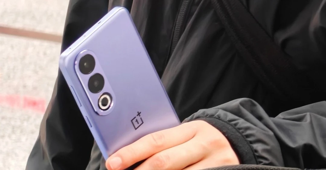 OnePlus Ace 3V tiếp tục rò rỉ ảnh thực tế, hé lộ tùy chọn màu mới