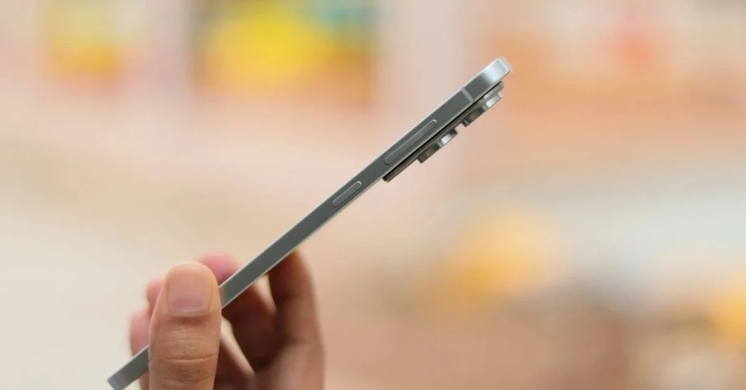 Galaxy S25 Edge gây bất ngờ khi vượt qua bài test uốn cong: Mỏng nhưng không yếu