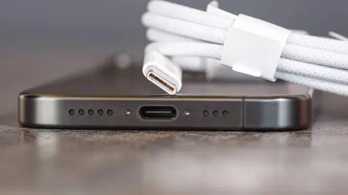 Pin và sạc: Apple đã tăng tốc nhưng vẫn thua xa Android