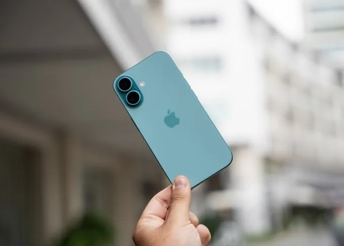 iPhone 16 màu Xanh mòng két