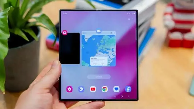 Galaxy Z Fold 6 là mẫu điện thoại thay thế Galaxy Z Fold 7 mang đến trải nghiệm gập đỉnh cao