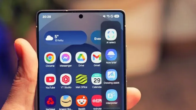 Galaxy S26 Ultra sẽ có lỗ khoét camera trước lớn nhất từ trước đến nay
