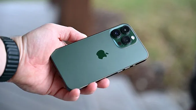 iPhone 13 Pro Max đứng đầu danh sách iPhone pin trâu nhất 2023