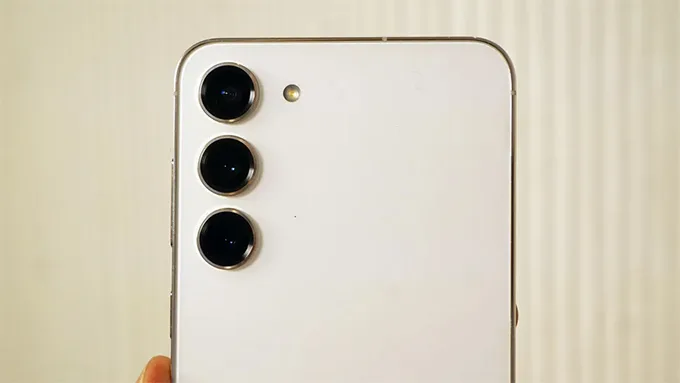 Cụm camera trên Samsung S24 và Samsung S24 Plus
