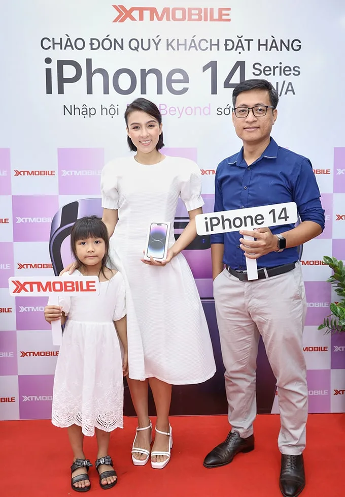 dien-vien-ca-si-hoa-di-linh-iphone-14-pro-max-xtmobile