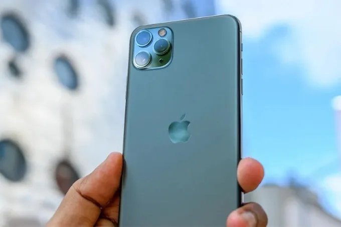 co-nen-mua-iphone-11-pro-max-khong-xtmobile