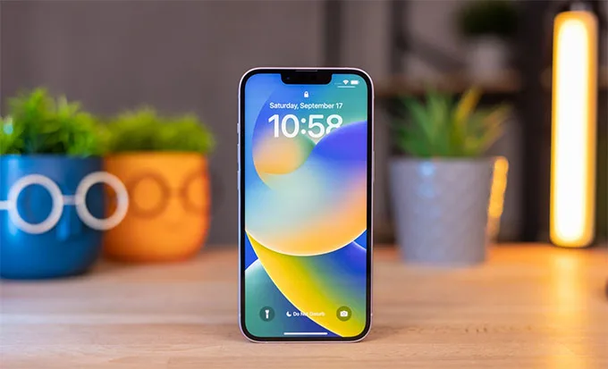 iPhone 14 sử dụng màn hình OLED 6,1 inch