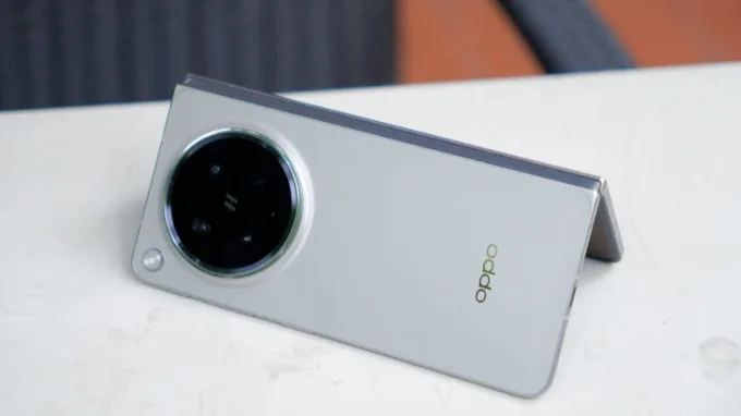 OPPO Find N6 màu Titan (Stellar Titanium)