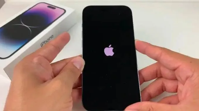 Khởi động lại iPhone 14 để Airdrop hoạt động trở lại