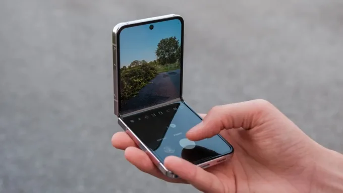 Galaxy Z Flip 5 chỉ sử dụng camera chính 12MP