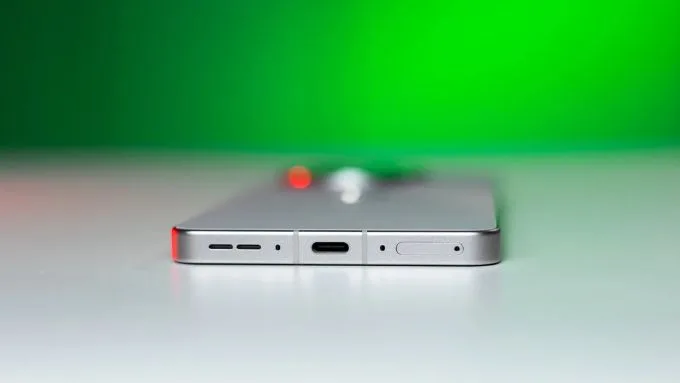 So sánh Huawei Pura 80 Ultra và OnePlus 13 về pin sạc