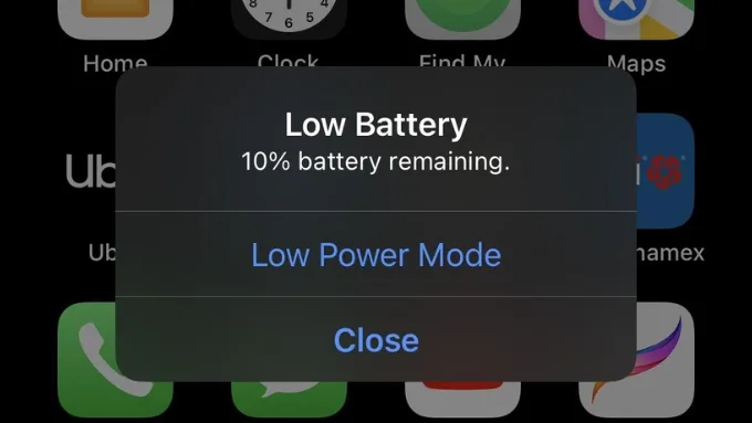 Thông báo pin yếu trên iPhone sẽ tự động xuất hiện khi dung lượng pin giảm xuống dưới mức nhất định
