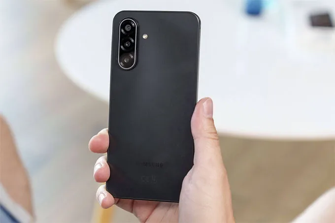 Samsung Galaxy A17 5G hướng tới sự cân bằng với trọng lượng chỉ 192g