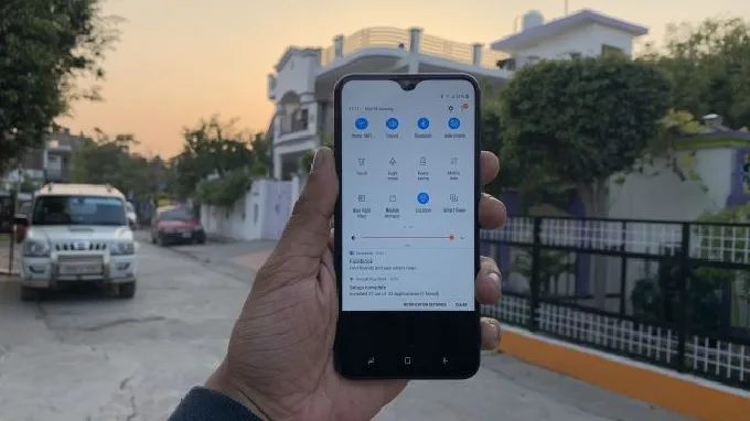 Màn hình Galaxy M20 đã rất hiện đại
