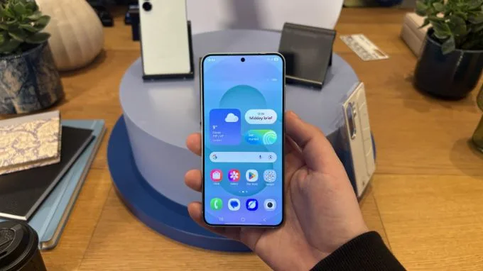 Kiểm tra màn hình của S25 cũ