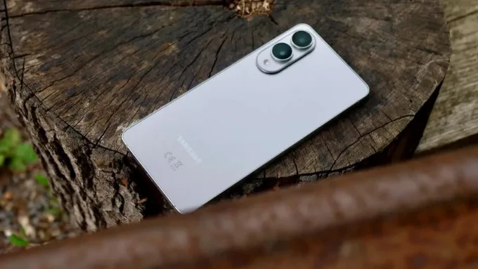 Galaxy S26 Edge sẽ là lựa chọn trung gian với thiết kế cao cấp