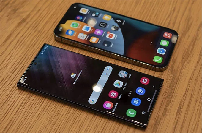 Thông số kỹ thuật và cấu hình iPhone 13 Pro Max và Galaxy S22 Ultra