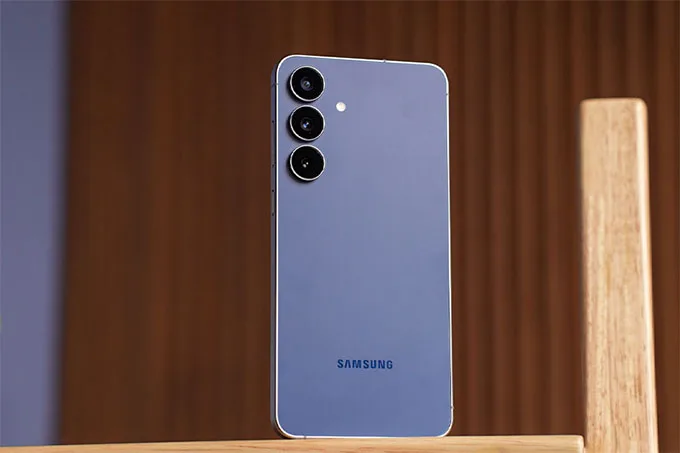 Samsung S25 FE theo đuổi phong cách tối giản