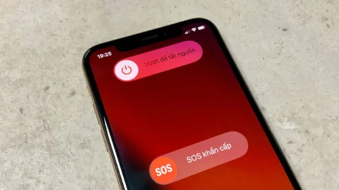 Khởi động lại iPhone