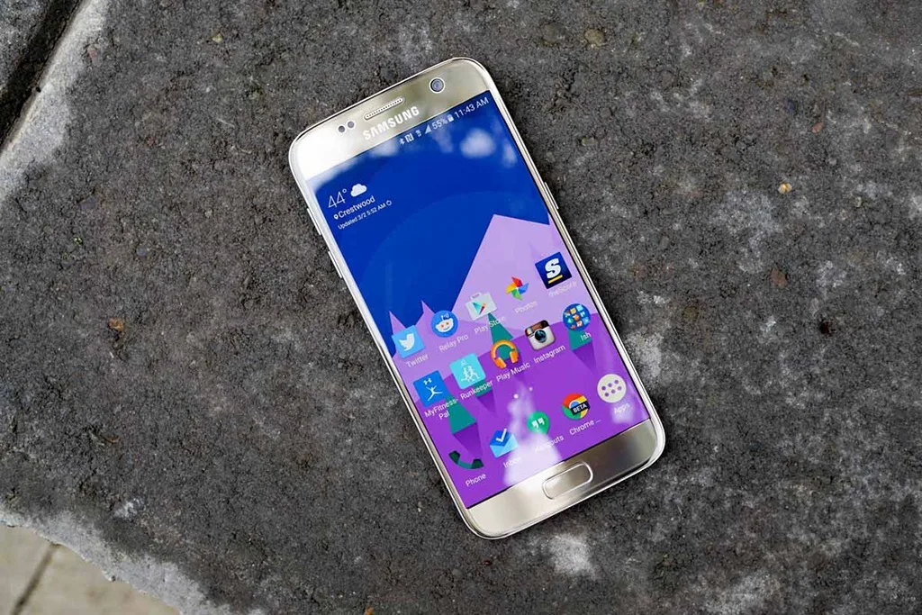 iphone-8-se-hut-hang-hon-galaxy-s8_33
