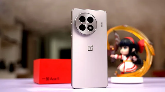 OnePlus Ace 5 tự hào có mặt sau bằng gốm