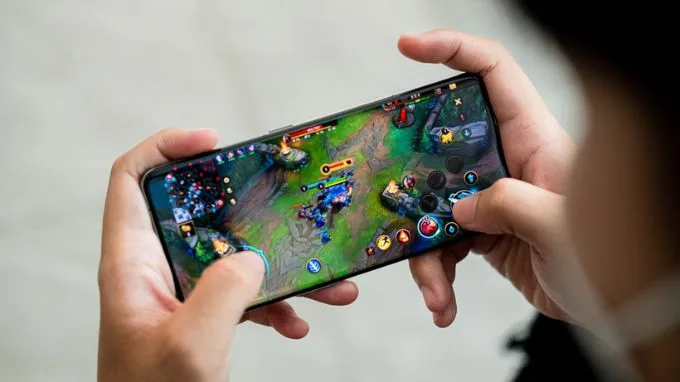 OnePlus-11 có thể chơi các game hạng nặng như Genshin Impact, Liên Quân Mobile