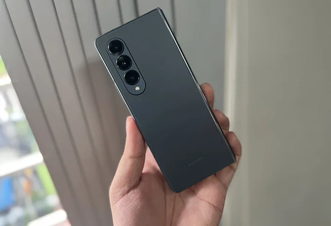 Galaxy Z Fold 4 sử dụng thiết kế màn hình gập giống