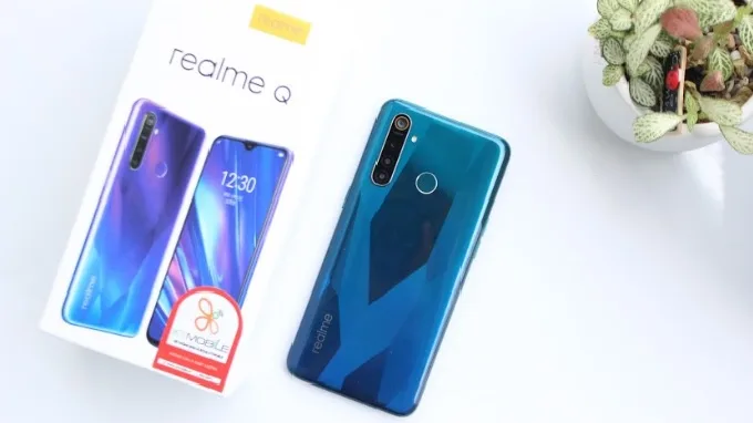 Thiết kế mặt lưng Realme X sang chảnh