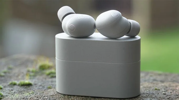 Sony WF-1000XM6 cũng trở nên gọn nhẹ hơn đáng kể so với XM5.