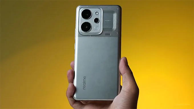 Realme P4 Power - Khi pin 10.000mAh năm trong thân máy 9mm