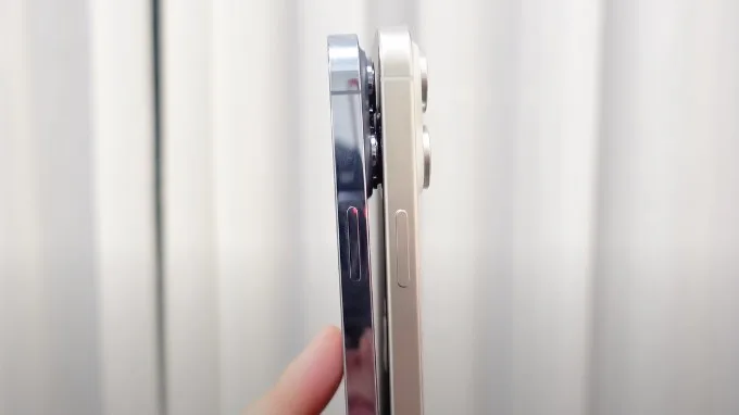 Khung viền trên iPhone 15 Pro Max và iPhone 13 Pro Max