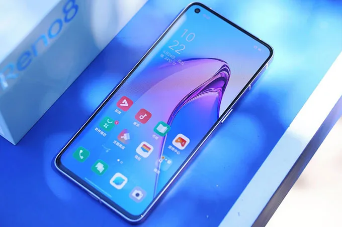 So sánh chi tiết OPPO Reno8 5G và Nothing Phone (1): tấm nền