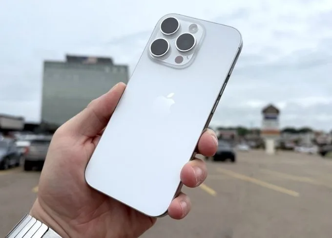 iPhone 16 Pro Titan Trắng (White Titanium)
