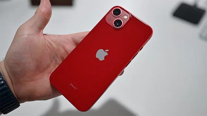  iPhone 13 vẫn giữ được vẻ sang trọng