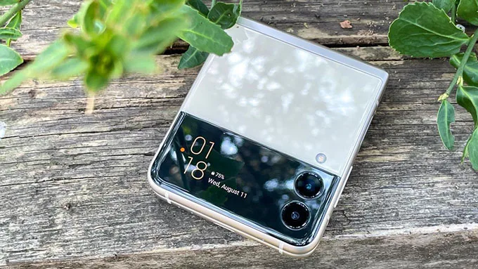 1645485864_Samsung-Galaxy-Z-Flip-4-nhung-tin-don-ban